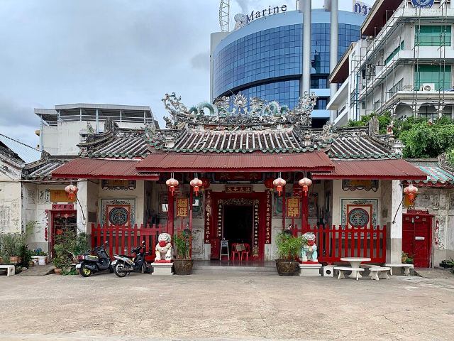 Historic street life in Bangkok’s Talat Noi neighbourhood